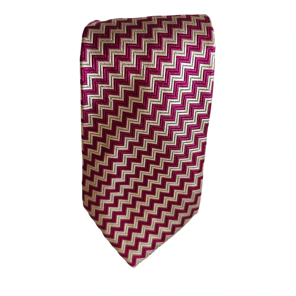 Lauren Ralph Lauren Tie Mens OS Magenta Silver Chevron Zig Zag 100% Silk Hand